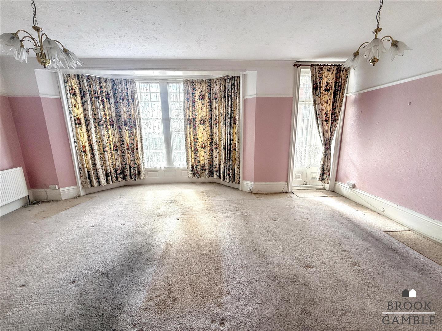 2 Bedroom Apartment - Conversion. Elms Avenue in Eastbourne, East Sussex 9